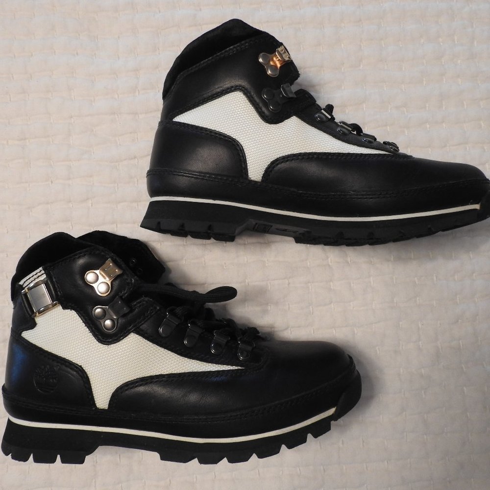 Ladies Timberland boots, size 8 m.